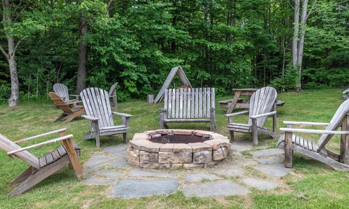 Warren Condo | The Cozy Oasis: Pool, Firepit, and Scenic Views