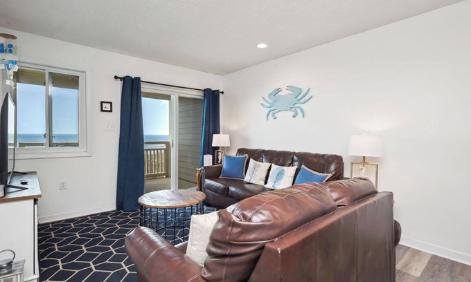 Caswell Beach Condo | The Crab Lab: Caswell Beach Condo with Oceanfront Pool