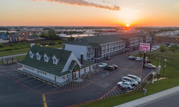 Irving Hotel | The Crossroads Hotel and Suites Irving