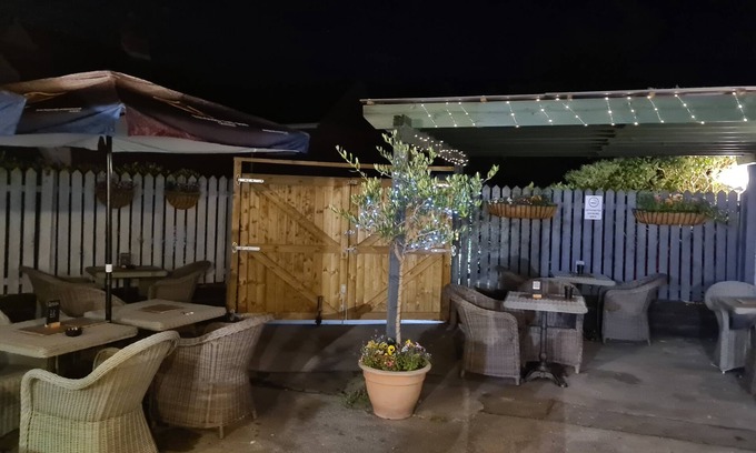 Emsworth Hotel | The Crown Hotel