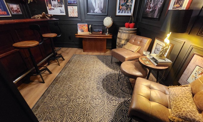 Bloomington House | The CRYSTAL house ~ With Hidden Speakeasy room!