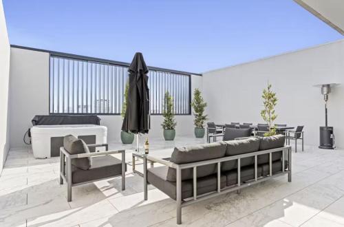 Newton Apartment | The Cube on Upper Queen St