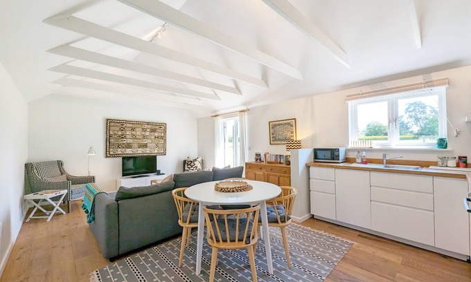 Chichester Cottage | The Dairy , Birdham - a barn conversion that sleeps 4 guests in 2 bedrooms
