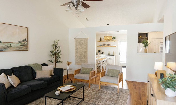 Georgetown House | "The Dawning House" - Peaceful Modern Stay w/Yard