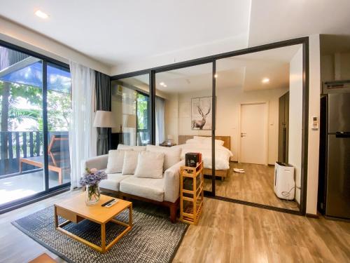 Patong Apartment | The Deck condominium Patong beach