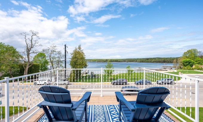 Fish Creek House | The Deckhouse | Water Views, Walk Downtown, Sauna