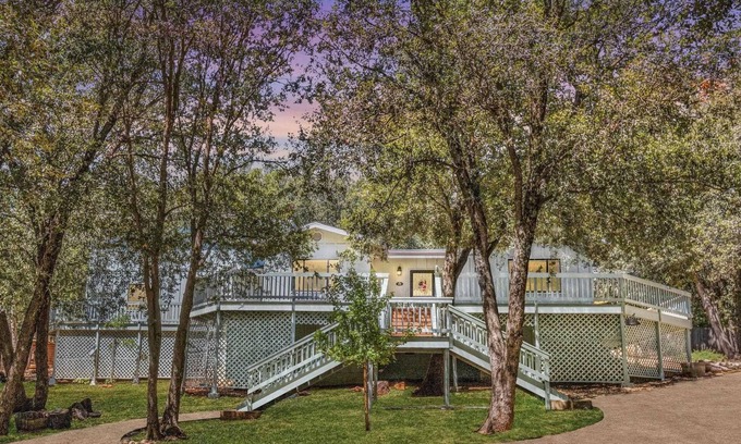 Julian House | "The Deer Bungalow" Pine Hills Large Custom Home in Julian that is Pet Friendly