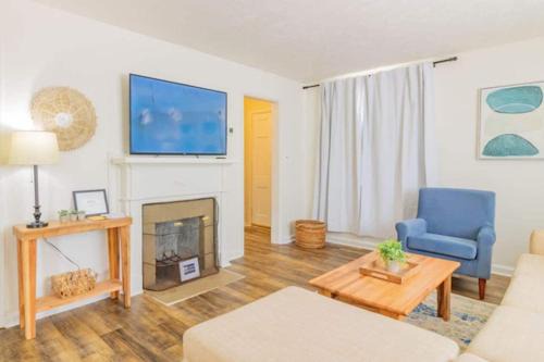 Columbus House | The Delightful Doubles- Unit A- Centrally Located