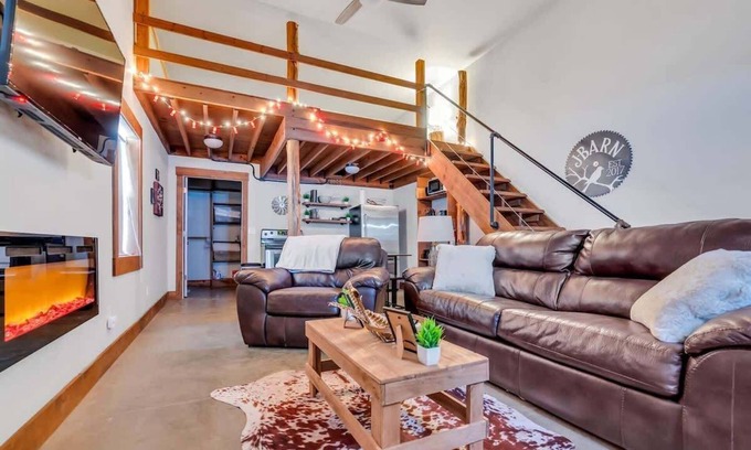 Joelton Apartment | The Den at J-Barn – Private, Secluded Getaway
