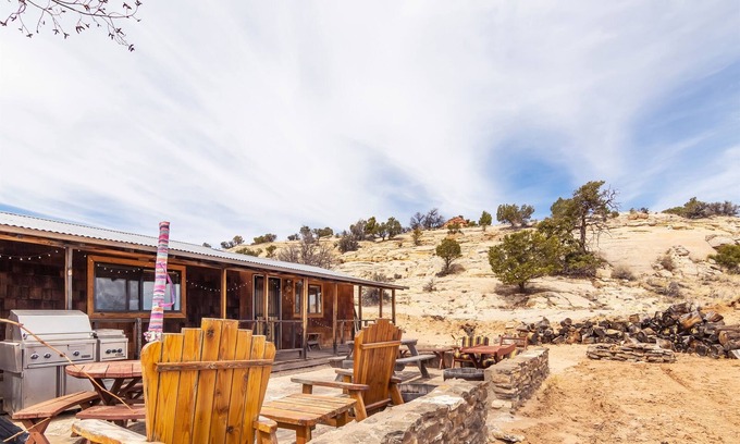 Monticello Cabin | The Desert View Cabin