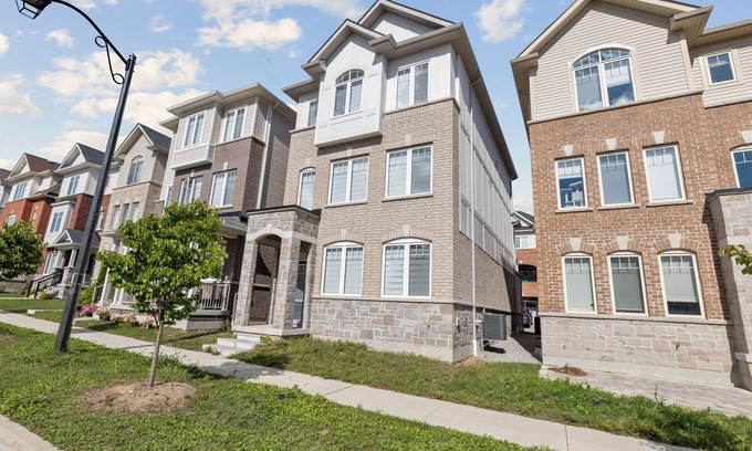 Ajax House | The Devineridge Executive House