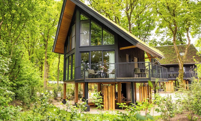 Wekerom House | The distinctive Nature Villas are suitable for up to 5 people and offer extra comfort with a private hot tub. The villas feature 2 bedrooms with en-suite bathrooms including toilets and an additional separate toilet, spread over 2 floors.
