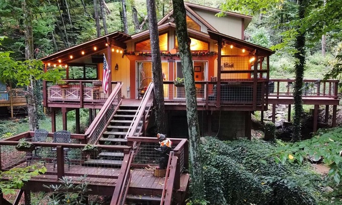 Chalet Village Cabin | The Double Creek Cabin n0.25 of a mile to Ober Gatlinburg!