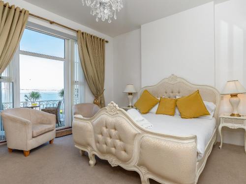 Babbacombe Apartment | The Downs