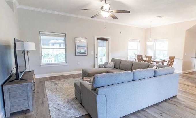 Gulf Breeze House | The Driftwood Retreat