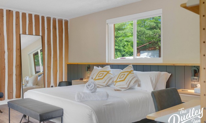 Bala Hotel | The Dudley Inn