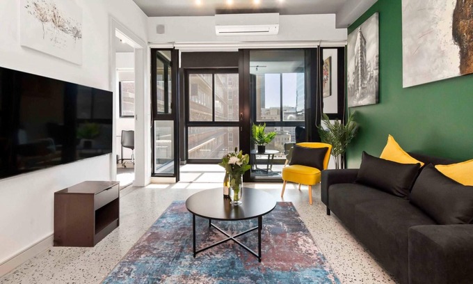 Foreshore Apartment | The Duke 2-Bedroom Gem with Rooftop Pool