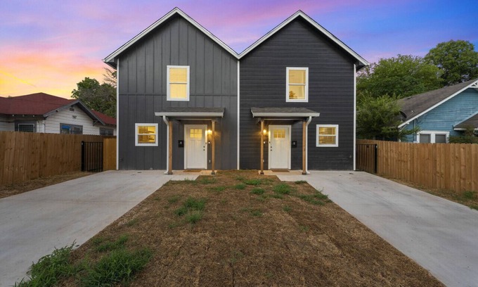 Waco House | The Duo: B In the Heart of Waco TX