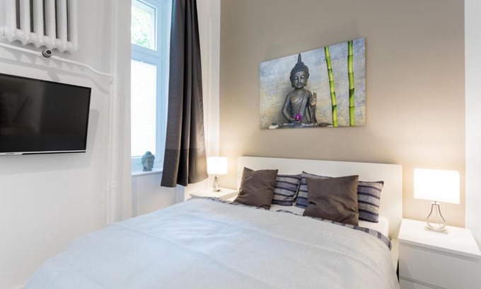 Wilmersdorf Apartment | The Düsseldorfer, 1 BR, 1 living room, group & family friendly, ideal for 2 - 4 Guests