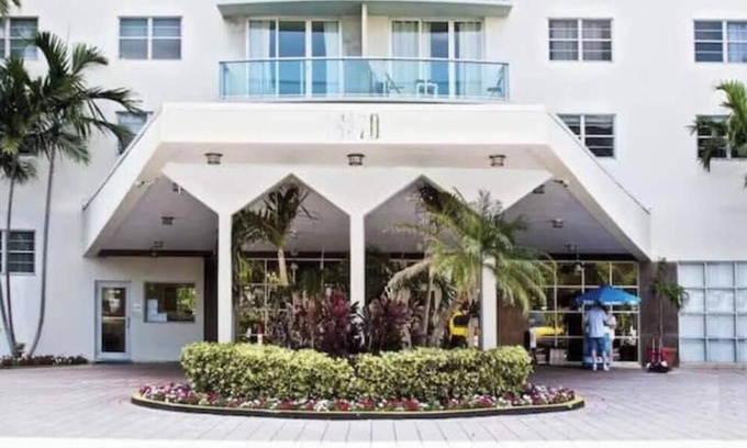 Sunny Isles Beach Hotel | The Elevated Above STR-02686