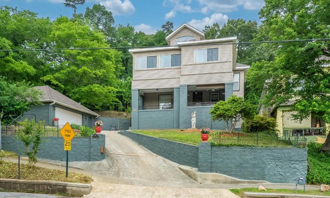 Hot Springs House | The Elizabeth