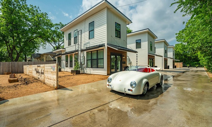 Brazos House | The Ellis 2