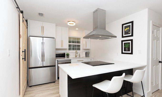 Wright House | "The Emerald" - Stylish & Modern Townhome