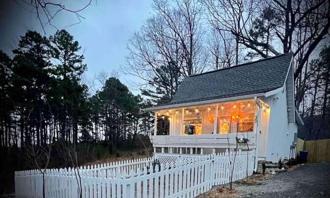 Newnata House | The Enchanted Cottage, Greers Ferry Lake Area