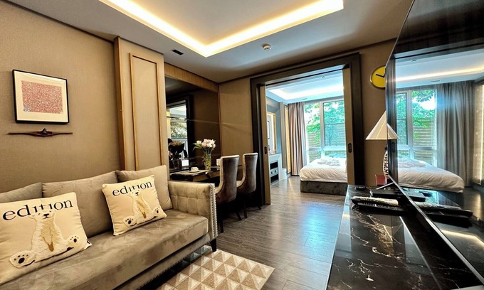 Chang Khlan Condo | The Erawan Condo in Chiangmai Old town Night Bazaar