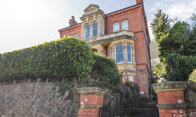 Malvern Cottage | THE ESCAPE, romantic, with a garden in Great Malvern