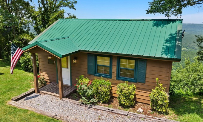 Valley Head Cabin | The Escape-views of 3 states w/hot tub