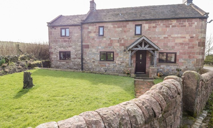Tunstall House | THE FARMHOUSE, pet friendly, with hot tub in Biddulph