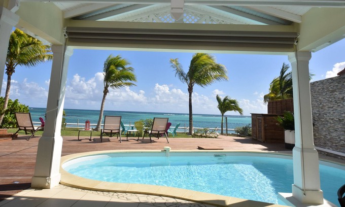 Saint-Francois Villa | * The feet in the water, Villa JASMIN on the beach facing the lagoon