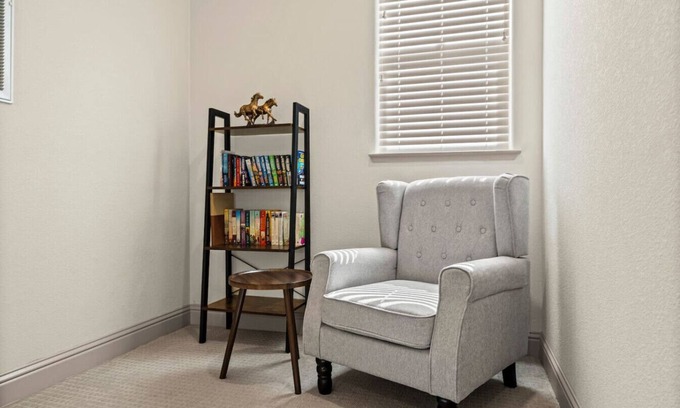 Roseville House | The Fiddyment Roost – Farmhouse w/Hot Tub & Firepit