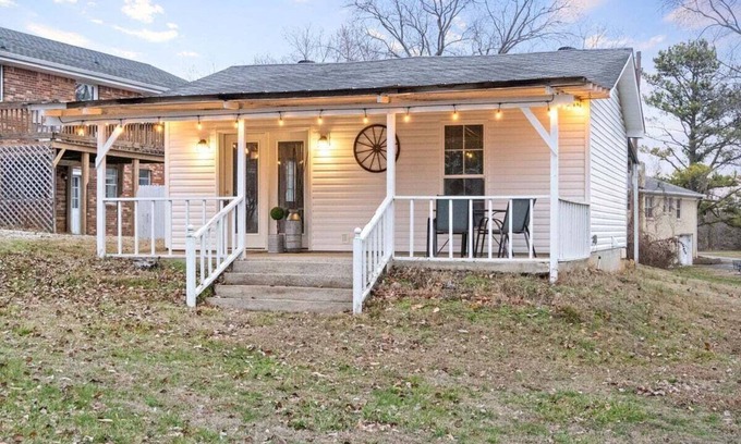 Clarksville House | The Flat on Gratton | Lit Covered Outdoor Patio (979 Gratton Road)