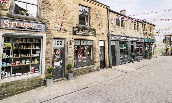 Haworth Apartment | THE FLAT, romantic, character holiday cottage in Haworth