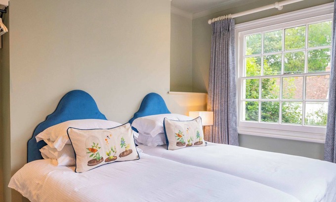 Henley-on-Thames Bed & Breakfast | The Flower Pot Hotel - Room 3 - Twin