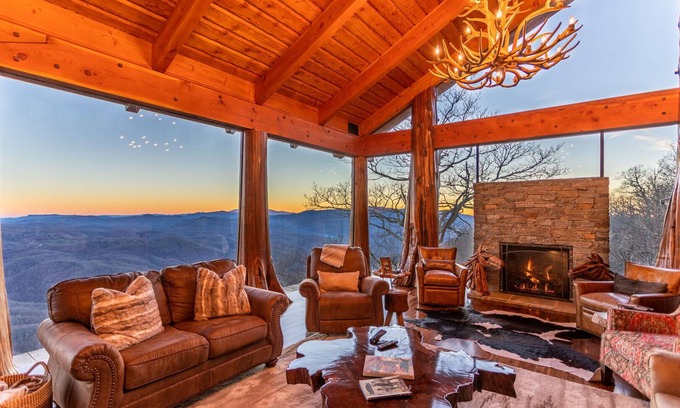 Banner Elk House | The Flying Eagle in EN - Best views in High Country- Luxury home, hot tub, pool table