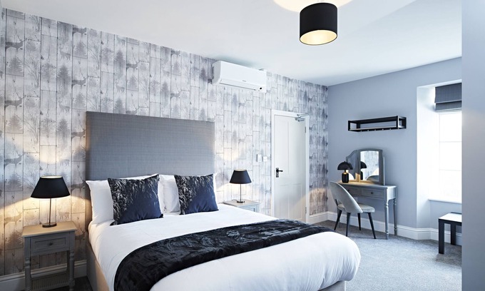 Holworth Hotel | The Frampton Arms