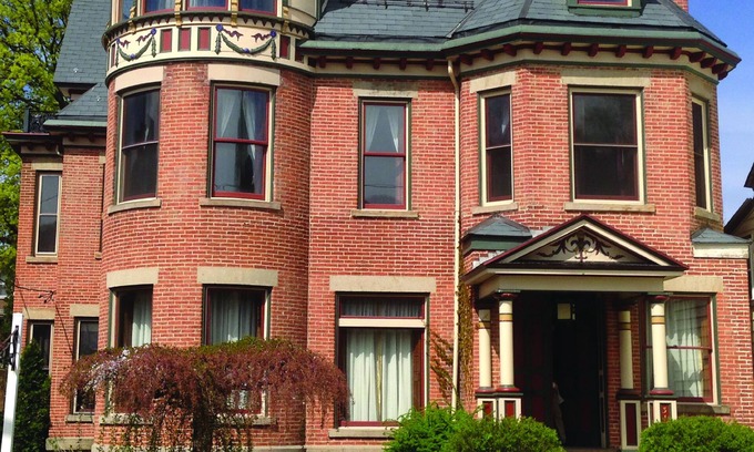 Huntingdon Bed & Breakfast | The Gage Mansion B&B