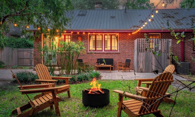 Duckpond House | The Gallery at Duckpond - 1930s Historic Charm