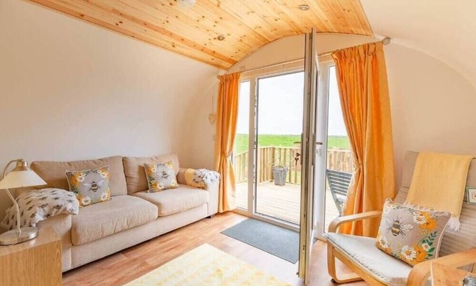 Newton Stewart Cabin | The Galloway Steading- The Beehive couples retreat cabin with Hot tub