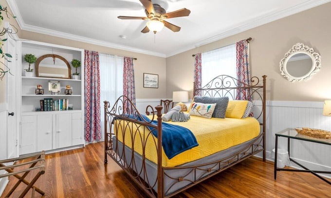 Clarksville House | The Gameroom on Madison | Large Home Accommodates 12 Guests (102 Madison Ter)