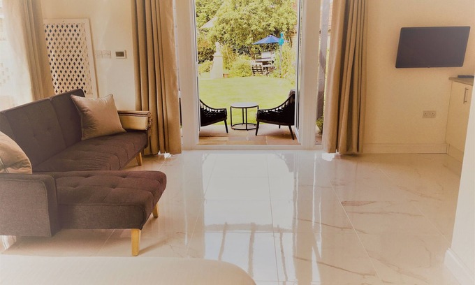 Gainsborough Apartment | The Garden Room - Garden Views