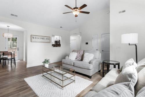 Clarksville House | The Gate 4 Getaway!