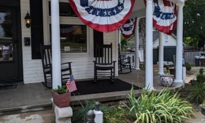 Lancaster House | The Gate House (Entire House)