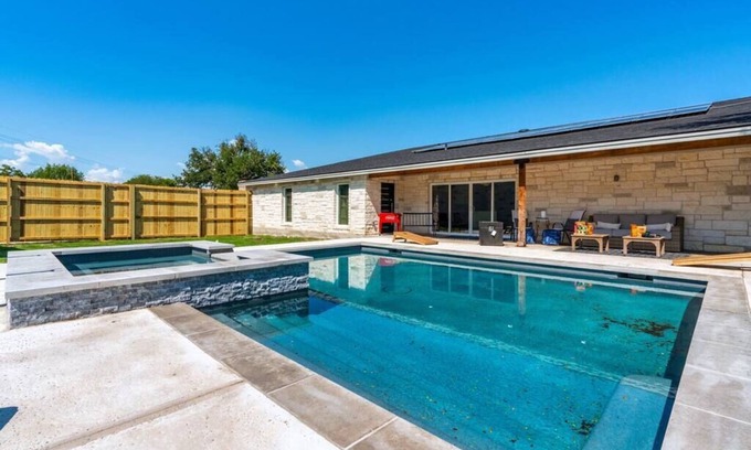 McNeil House | The Gateway - 6BED W Two Houses, GameRoom & Pool