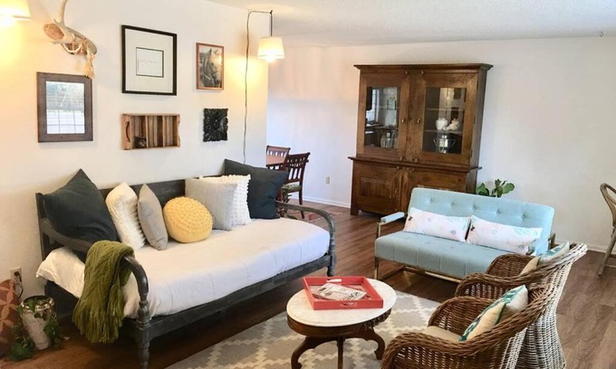 Rockrimmon House | The Gathering House - Gorgeous Views & Trails -