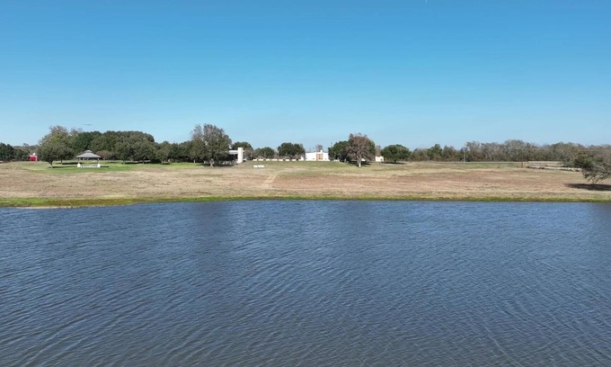 Bellville House | The Gathering House in delightful Bellville with 5-acre pond