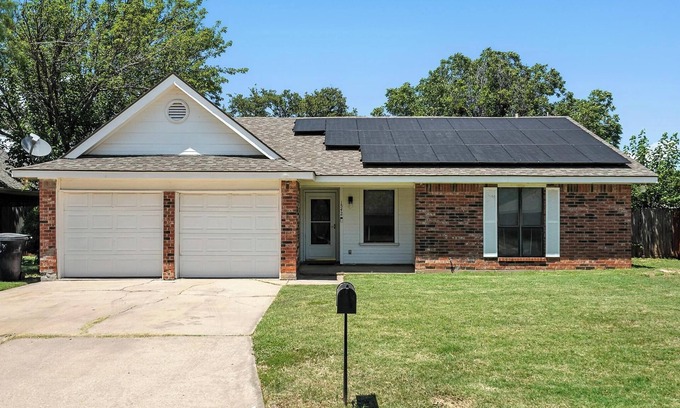 Abilene House | The Gathering Place: Near Zoo/Park & Expo Center